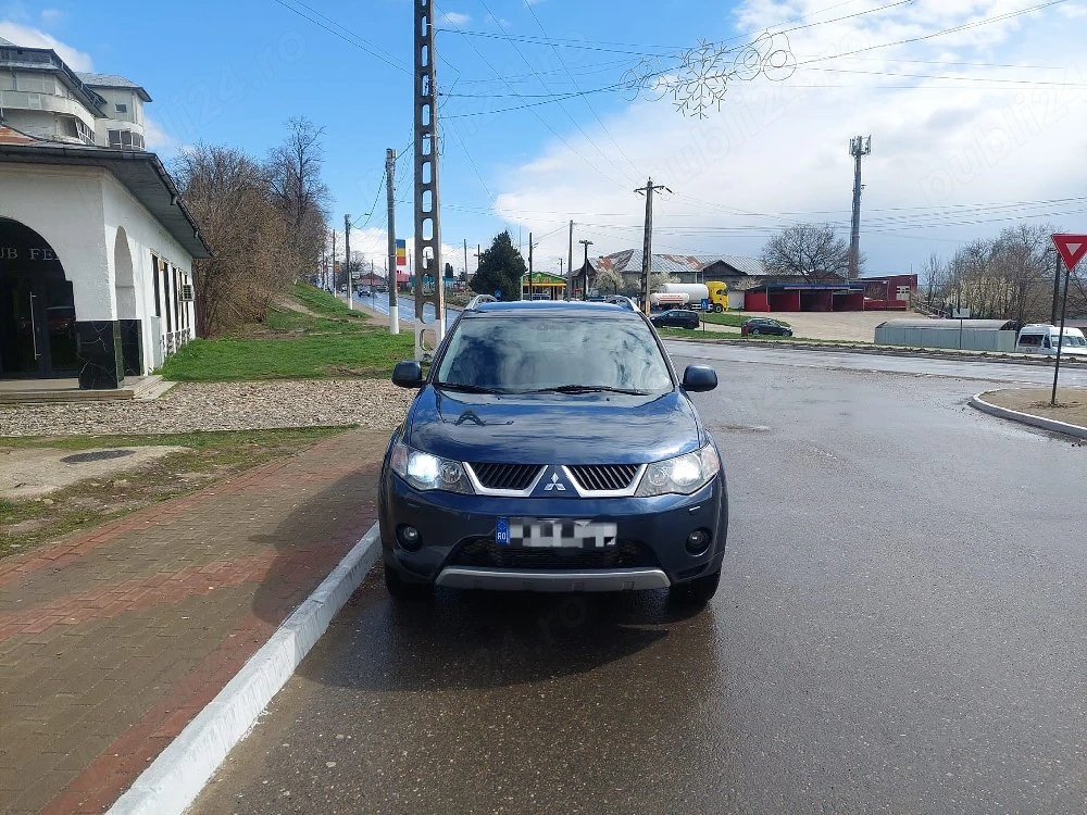 Mitsubishi Outlander 2008 cu 7 locuri