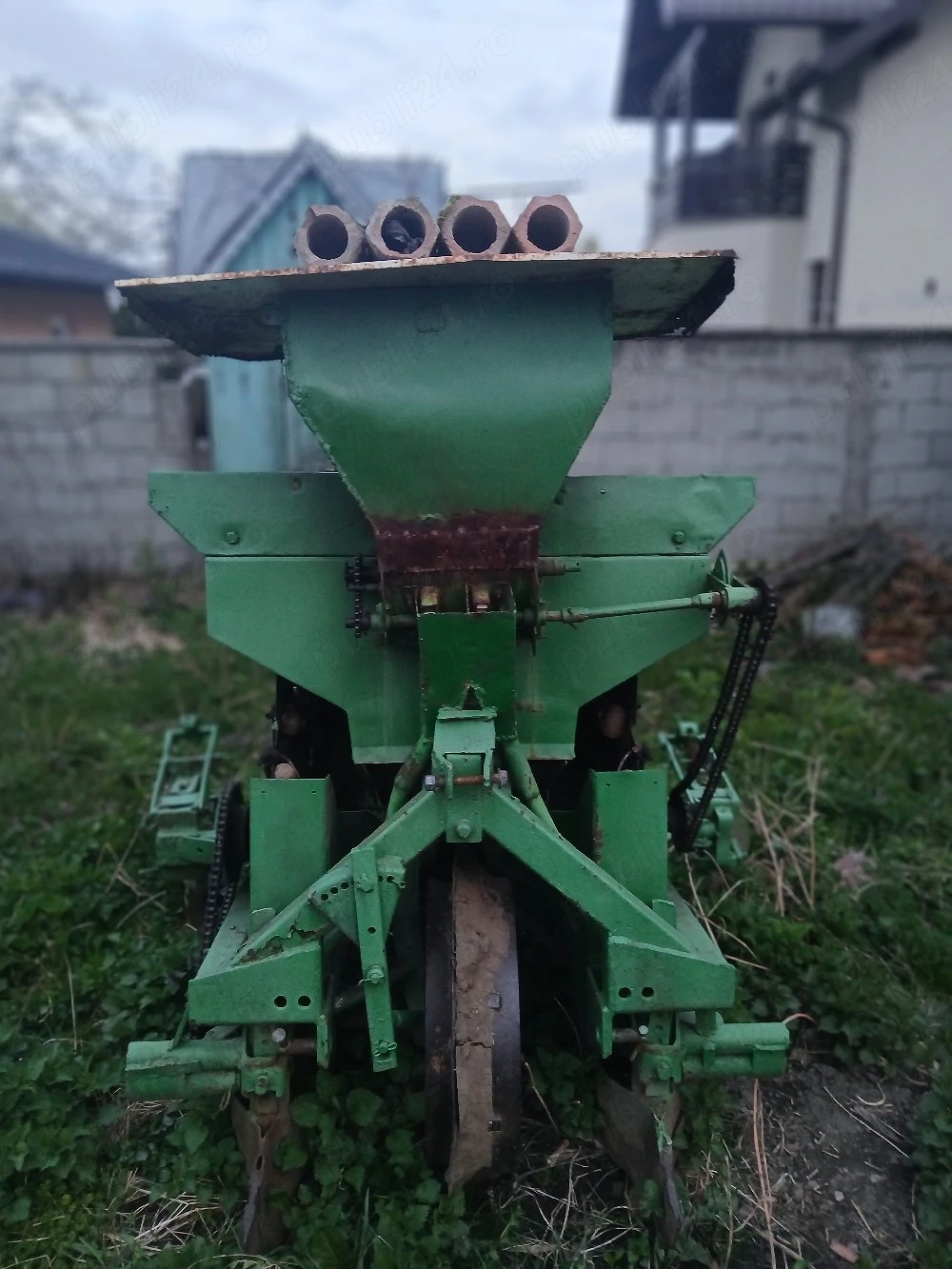 Vând plantatoare cartofi 