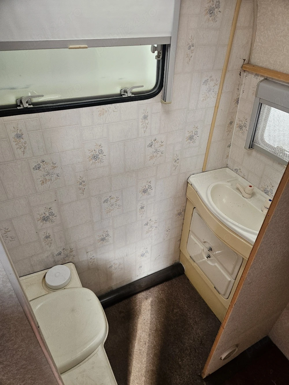 rulota pentru teren este de anglia si nu are acte