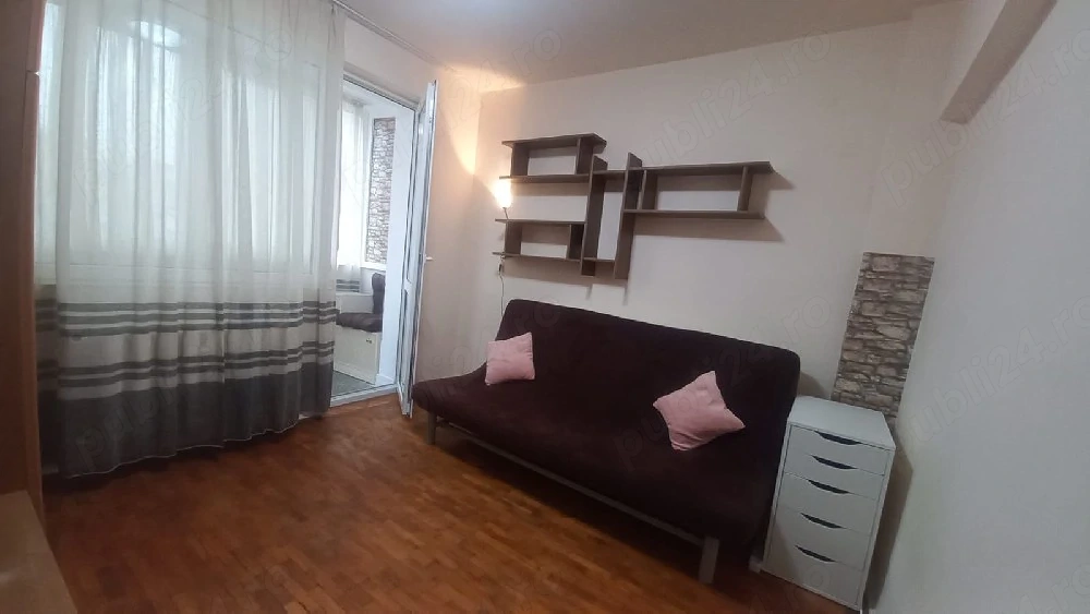 Închiriez o camera într-un apartament cu 3 camere