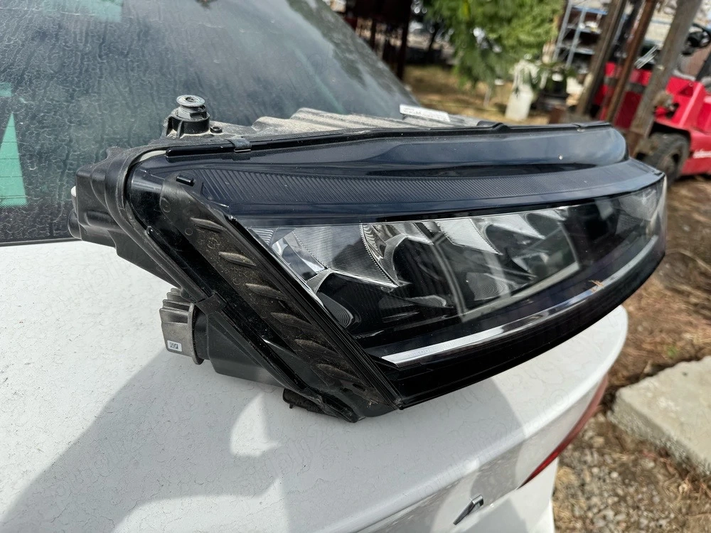 Far Skoda Octavia 2023