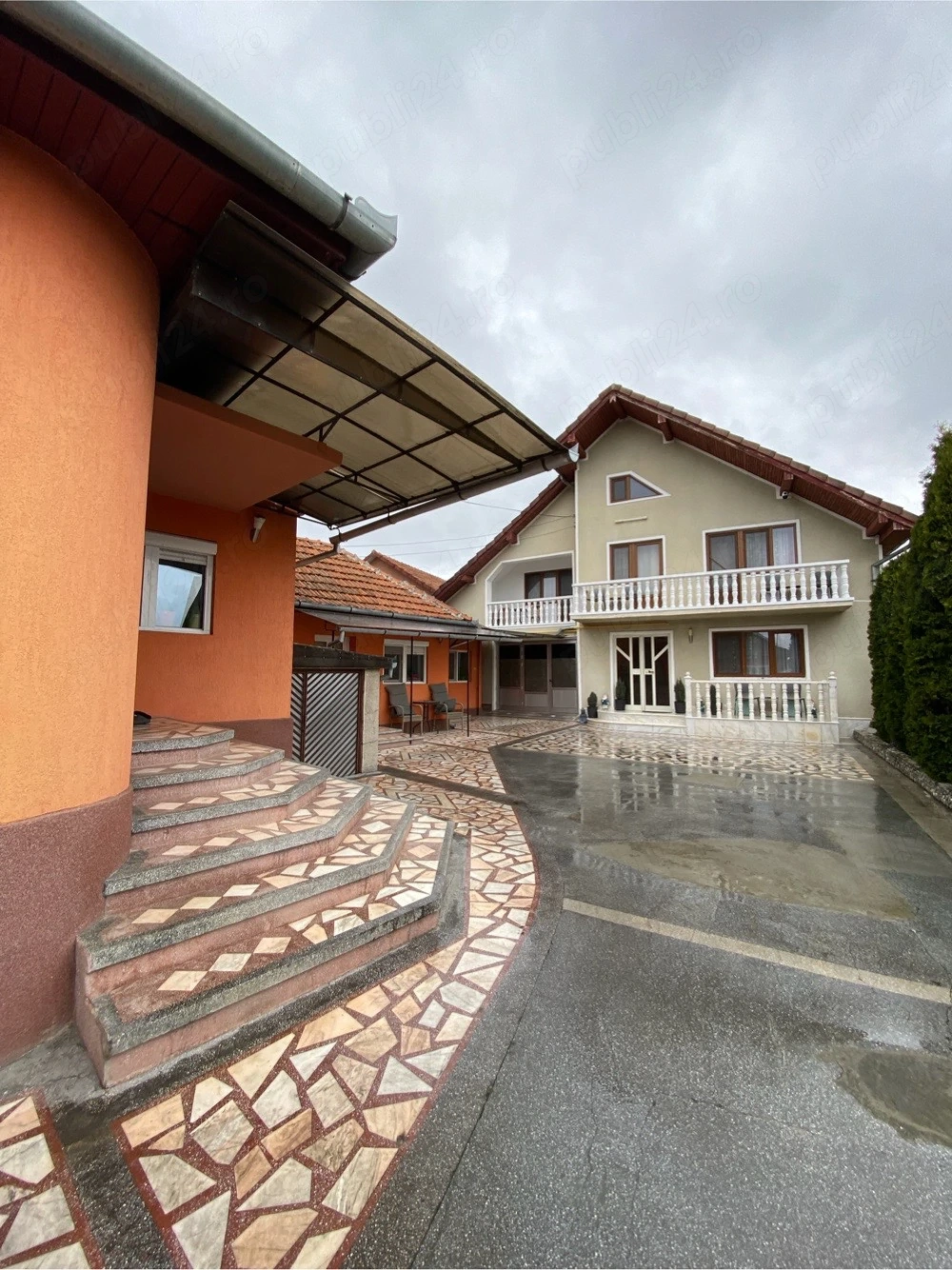 Casa + pensiune de vânzare