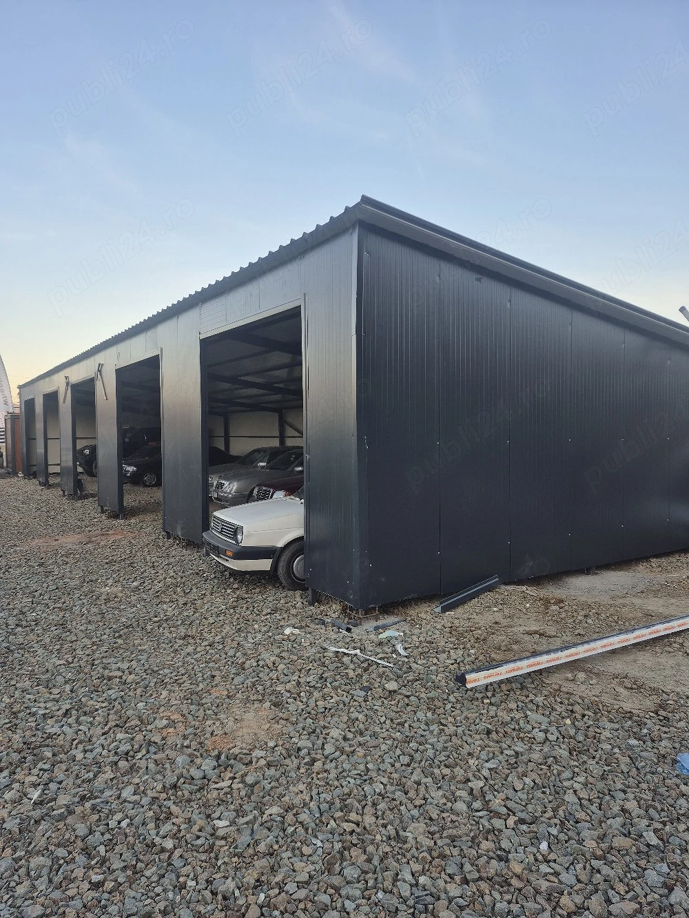 vând hală metalică la prețuri corecte Avem câteva dimensiuni pe stoc