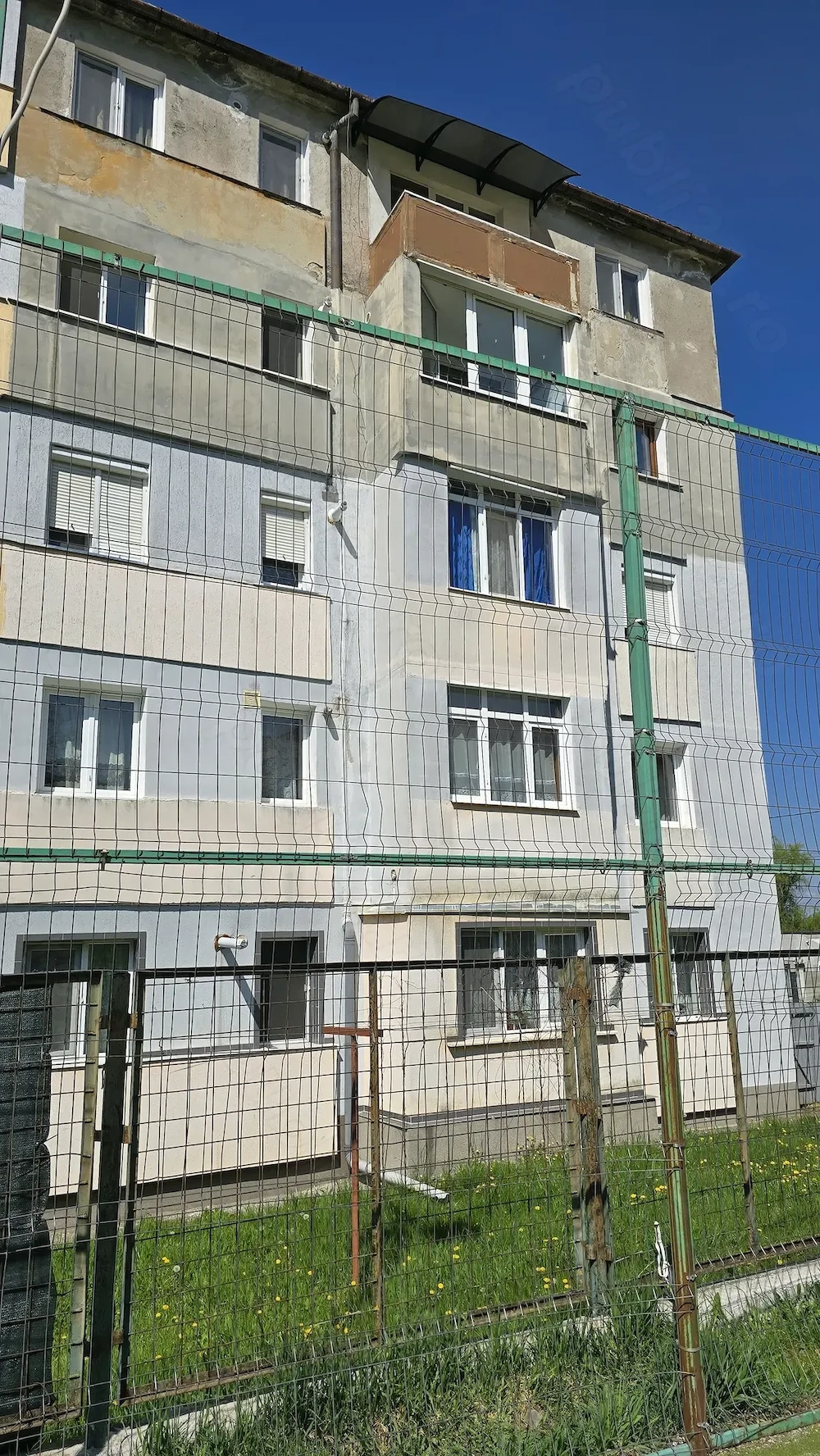 Vand apartament 3 camere etaj 1 semidecomandat