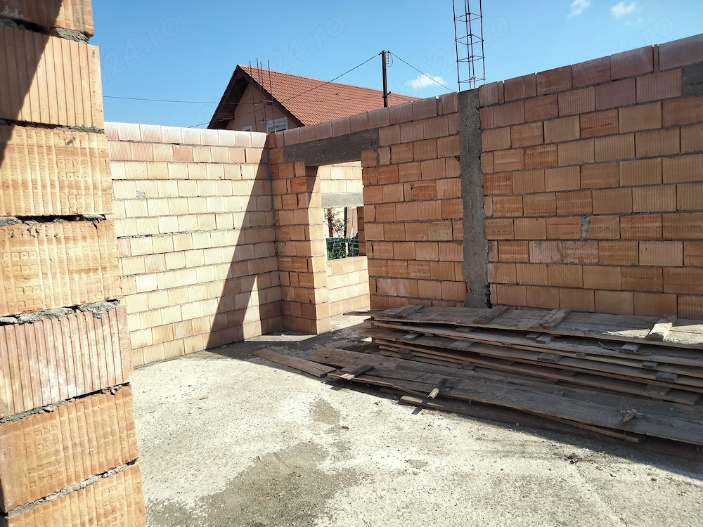 Vând casă în construcție în Sângeorgiu de Mureș la ieșirea din Târgu Mureș 