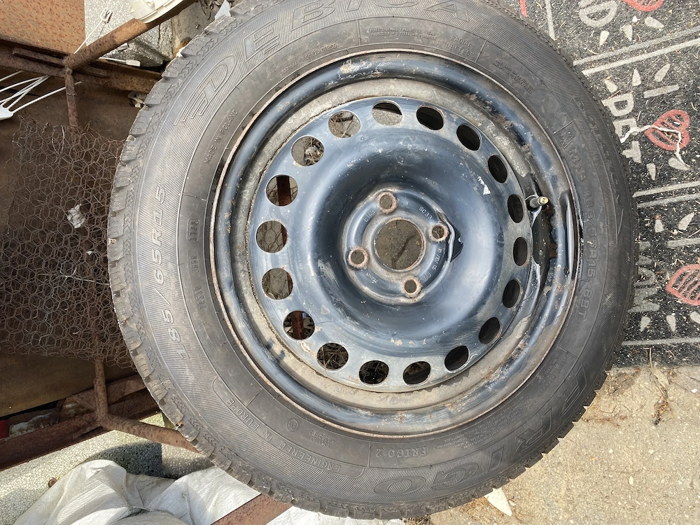 Anvelope de iarnă cu jante oțel 