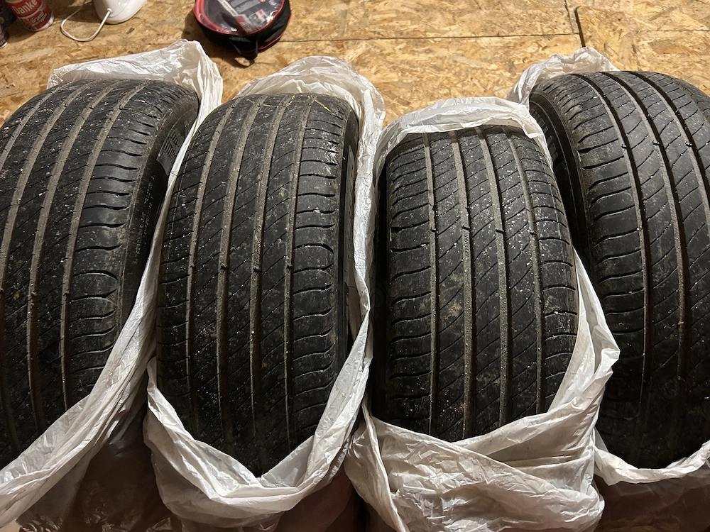 215 / 65 / 17 Michelin vara Dot : 2024