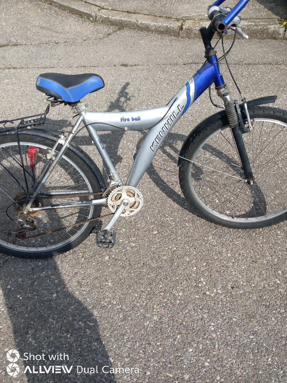 vând bicicleta roti 26 este stare foarte buna funcționare 