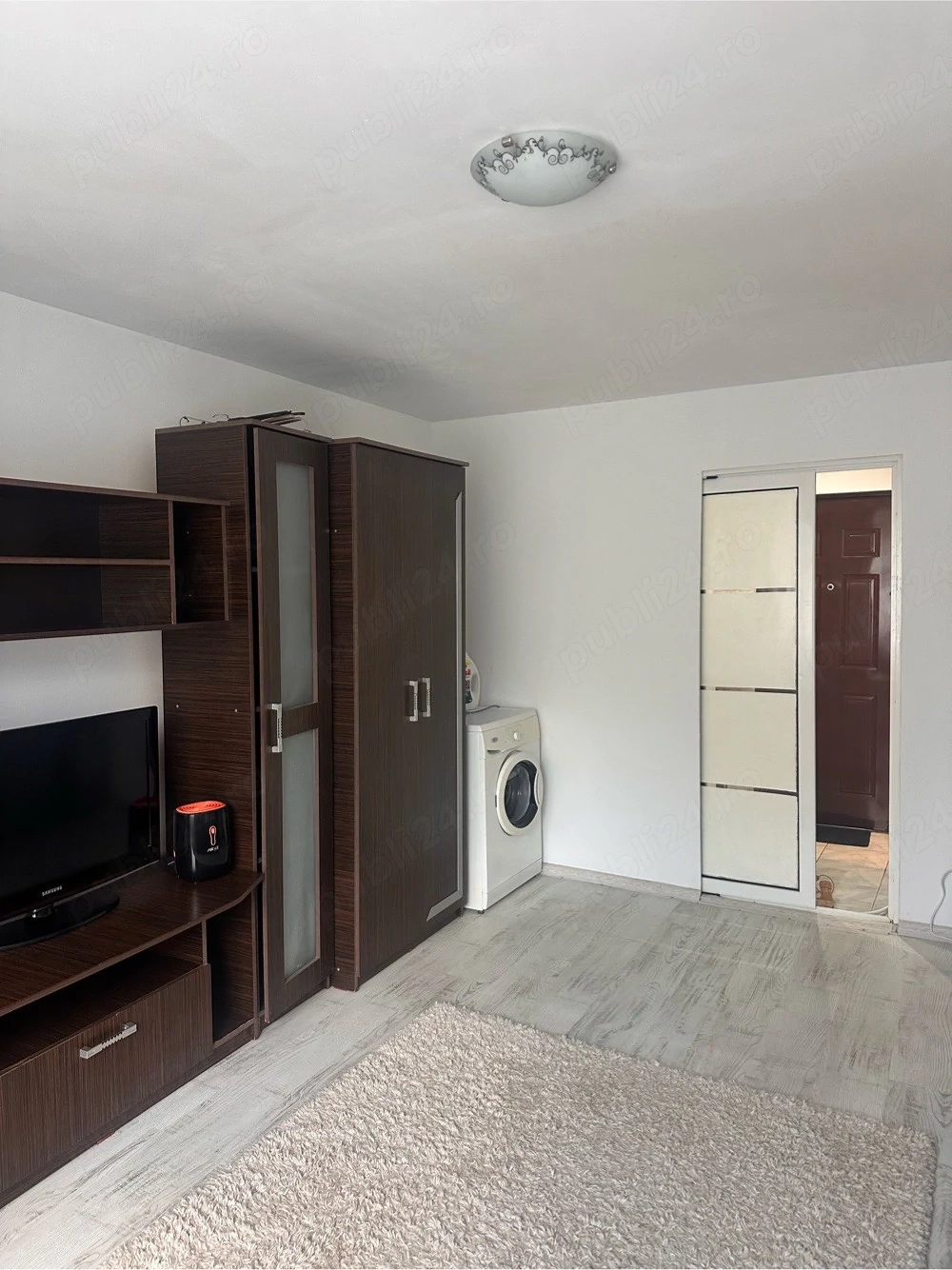 Inchiriez garsoniera zina AEM