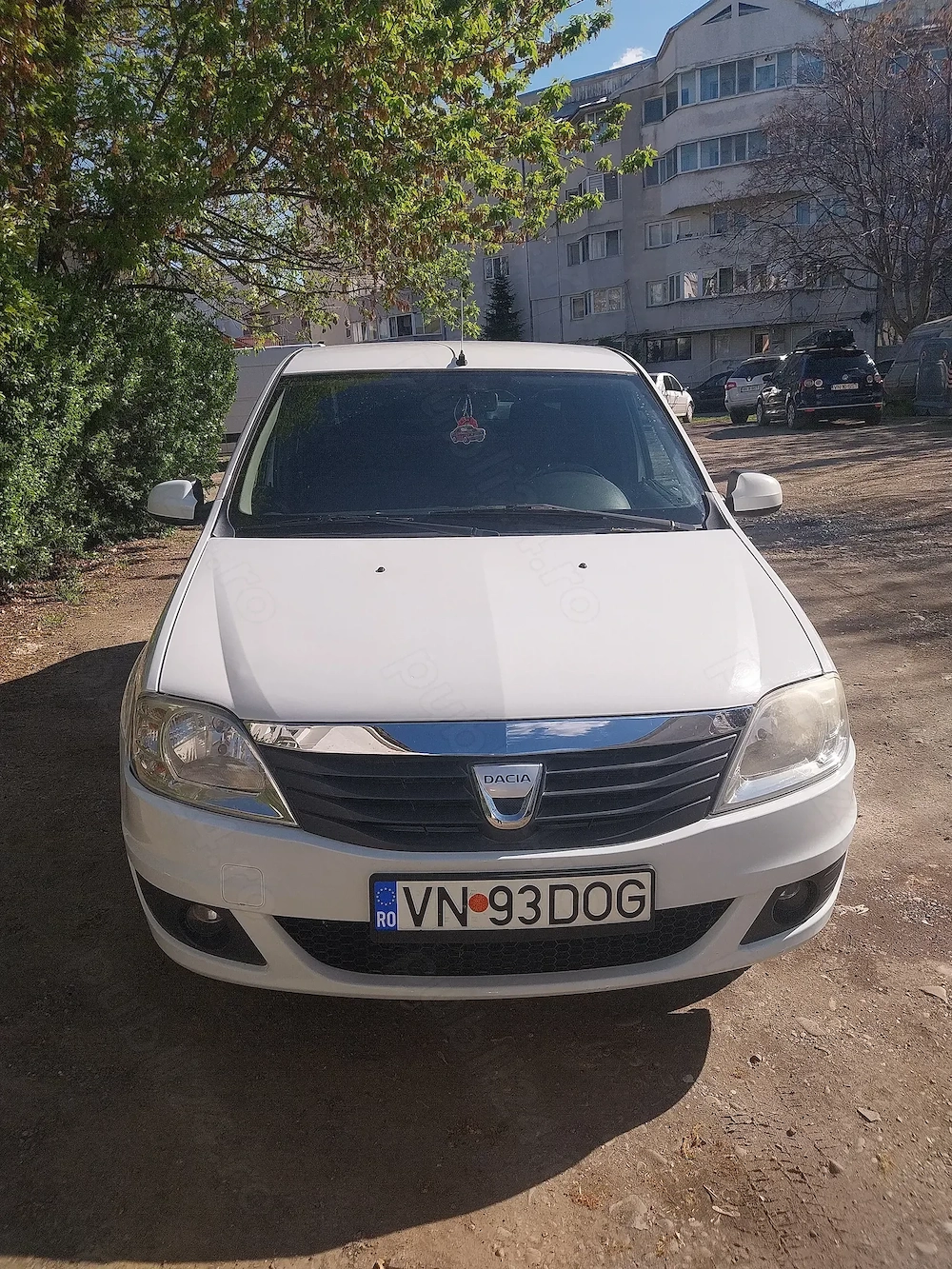 Vând Logan 2 Laureate