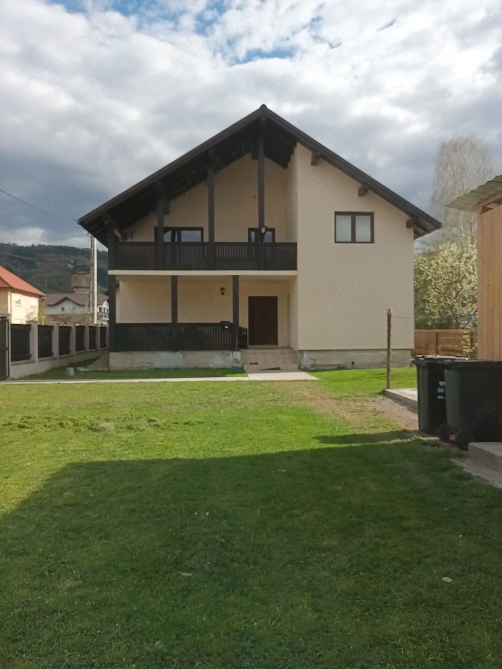 Vand casa în Viseu de Jos