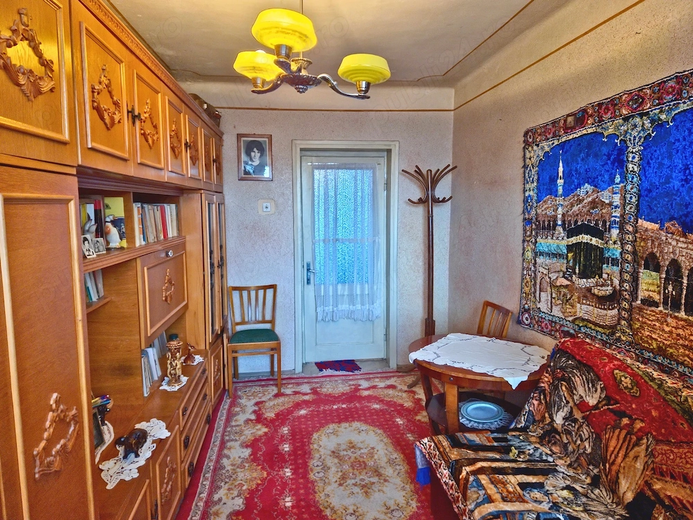 Vand apartament  2 camere