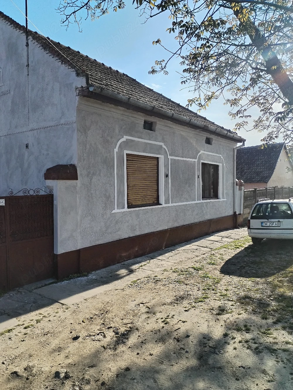 Vând sau schimb casa Opatita