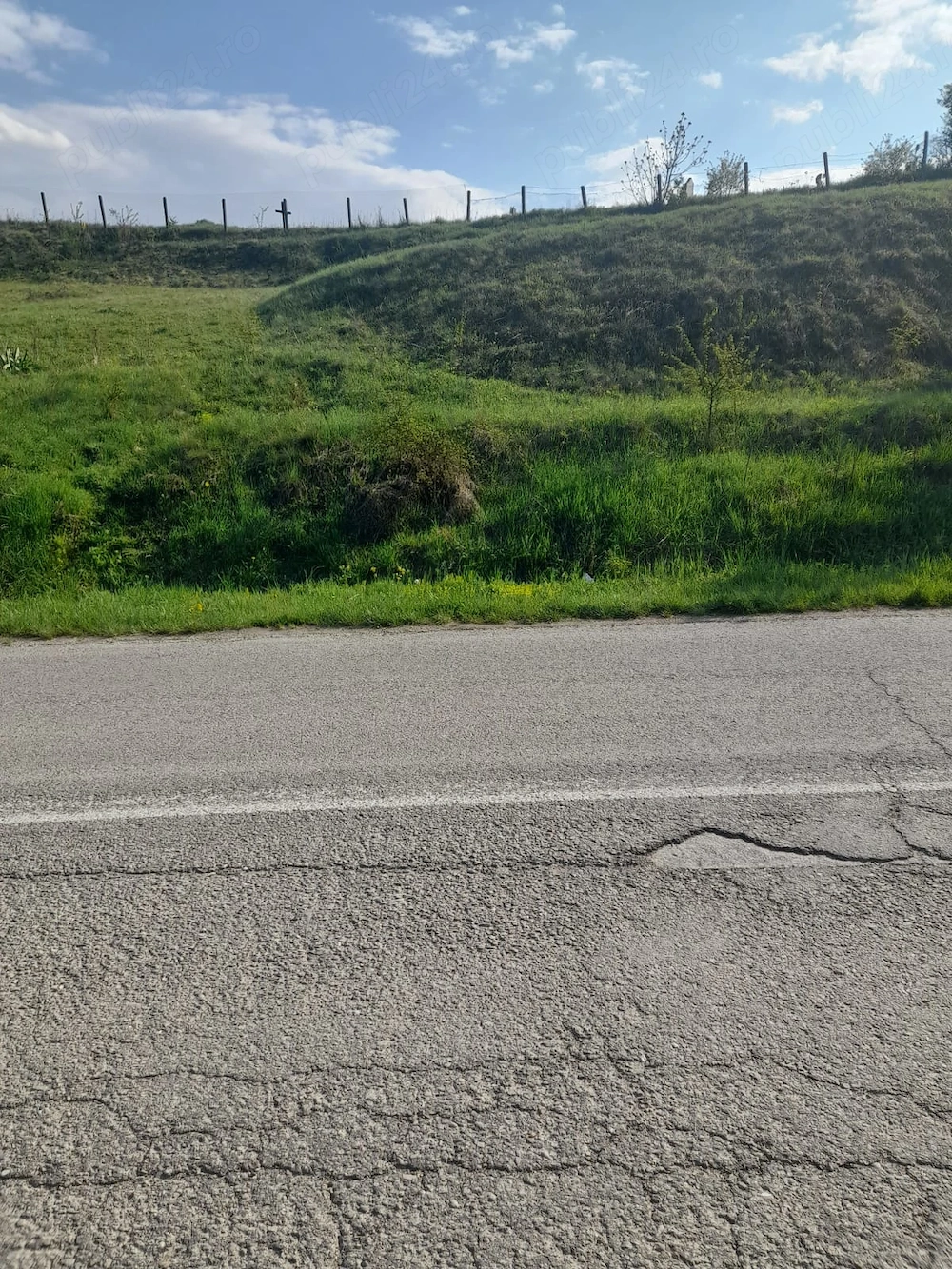 Vând teren intravilan 