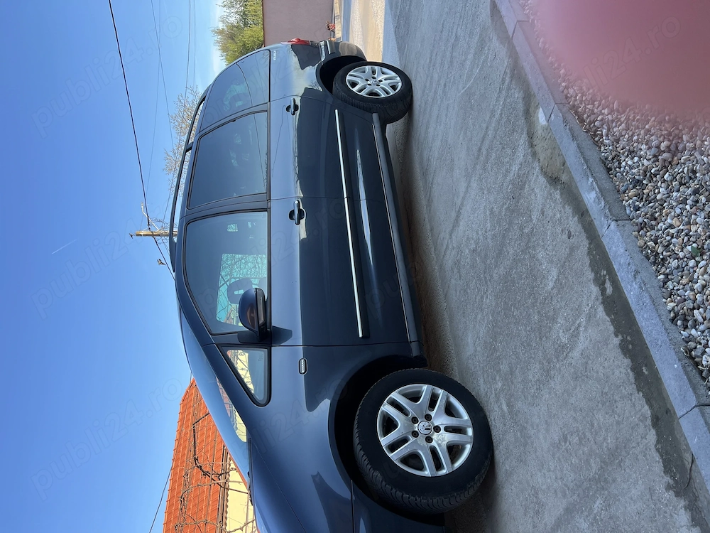 Vând vw Sharan mai multe detalii la telefon 