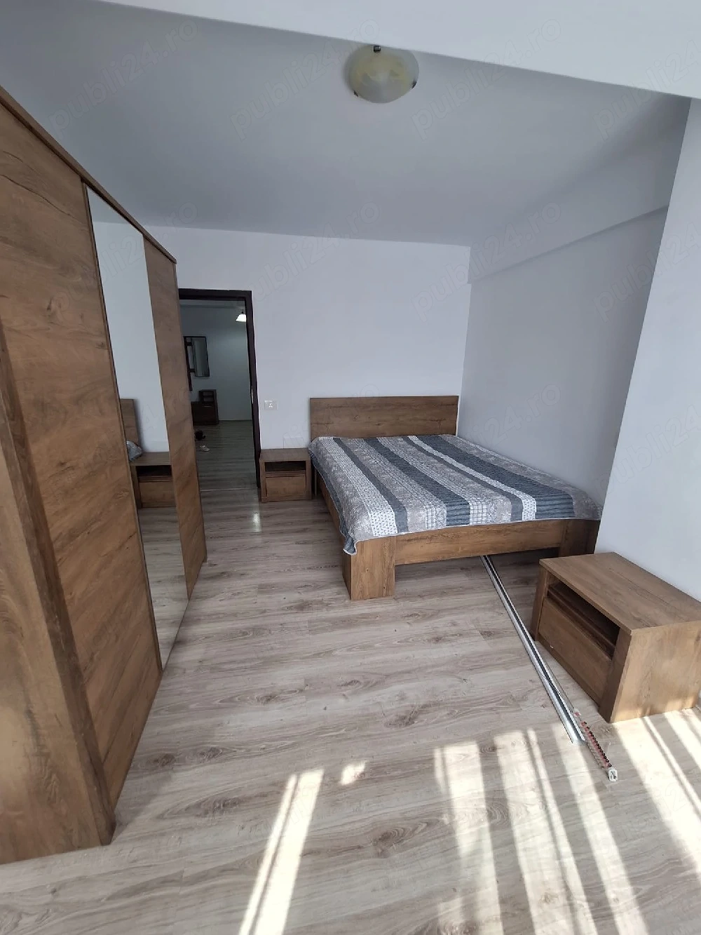 Închiriez apartament cu 2 camere suprafață 52 mp 