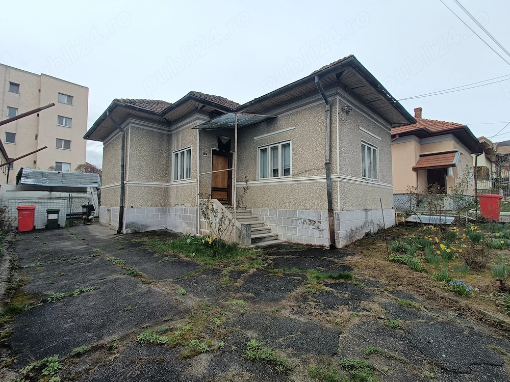 Proprietar, vând teren 532 mp cu casă, zonă centrală Rm. Vâlcea (zona A)