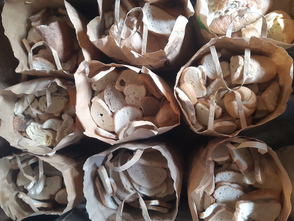 Vand pâine uscată ,curata,nemucegaita in orasul Turda la pret de 4 lei kg 