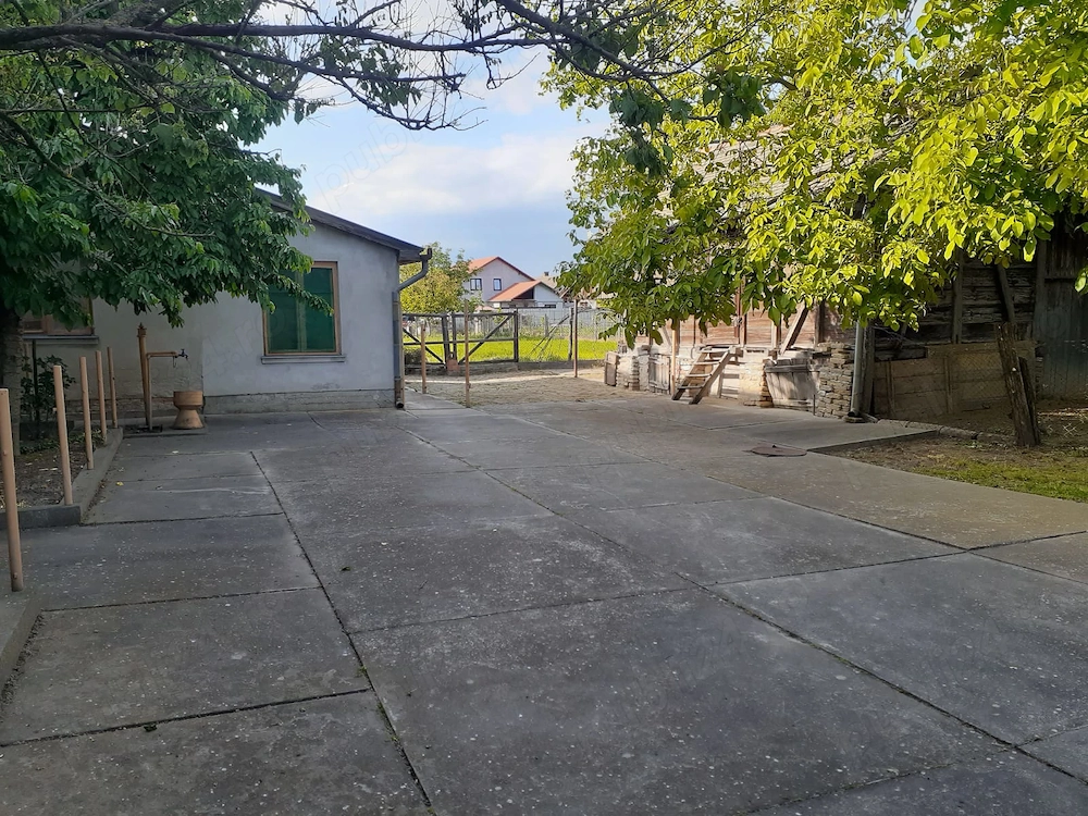 Proprietate în Nădlac: casă 5 camere + teren 892 mp + 1076 mp