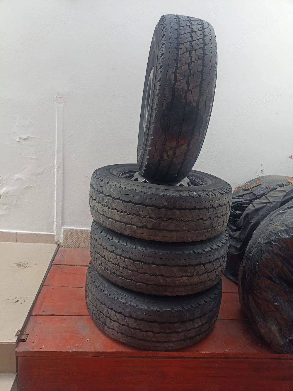 Set de 4 jante cu Anvelope de Vara Brigestone 225 70 15 C