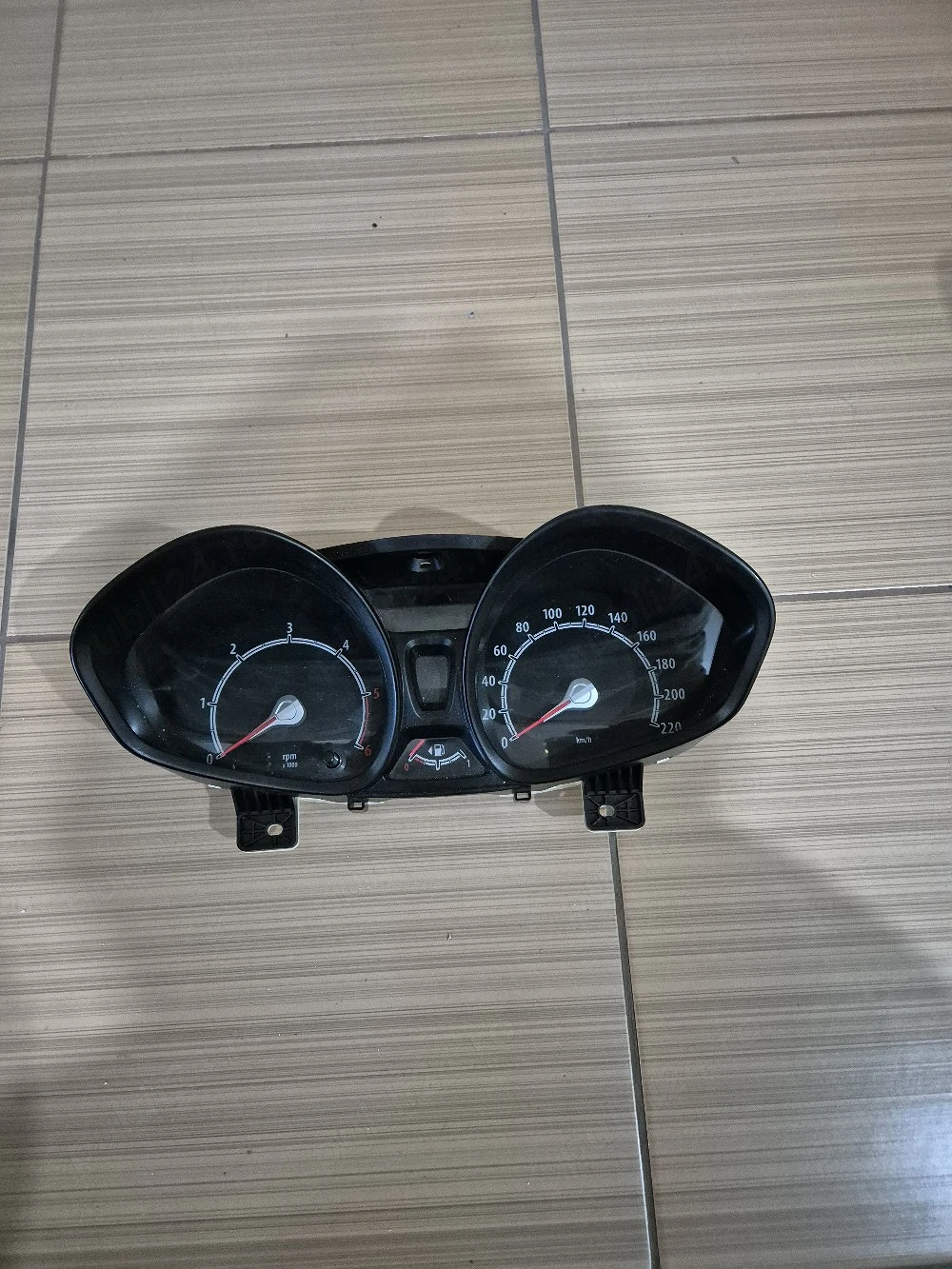 Ceasuri bord, display si capac torpedou Ford Fiesta 2010