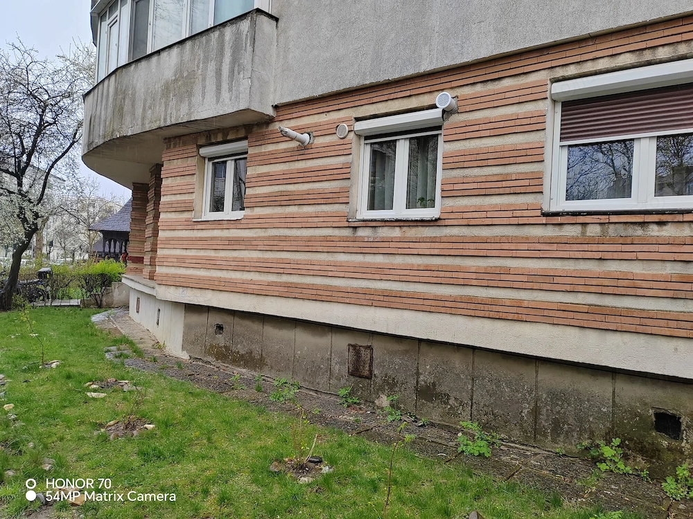 vand apartament 3 camere decomandat ,parter ,zona nord bacau