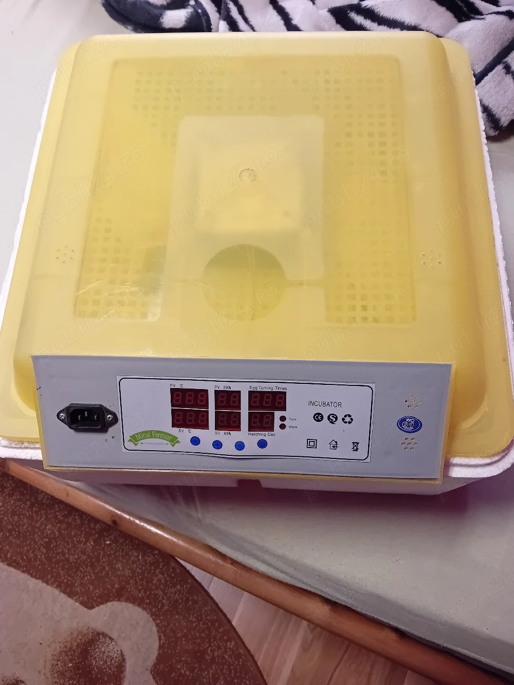 vand incubator automat 