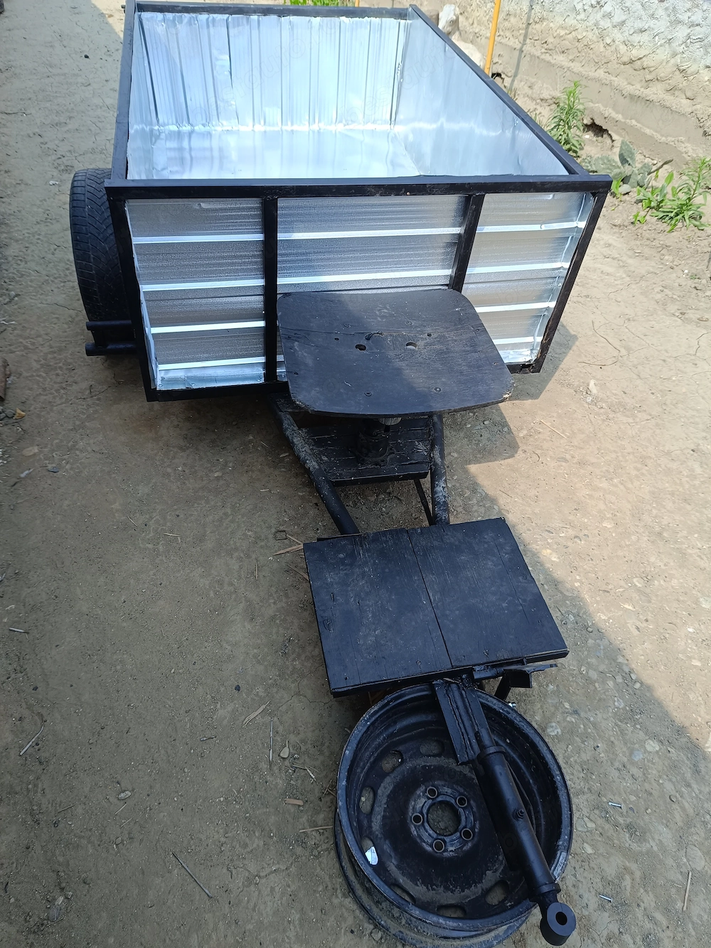 vând remorcuță de motocultor 