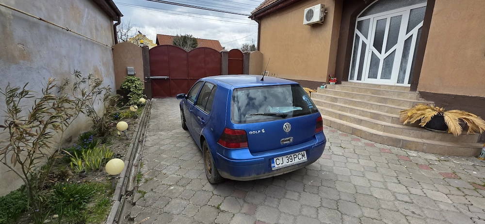 Se vinde Volkswagen Golf 4, motor 1.4 benzină, 55 kW, an 2000,