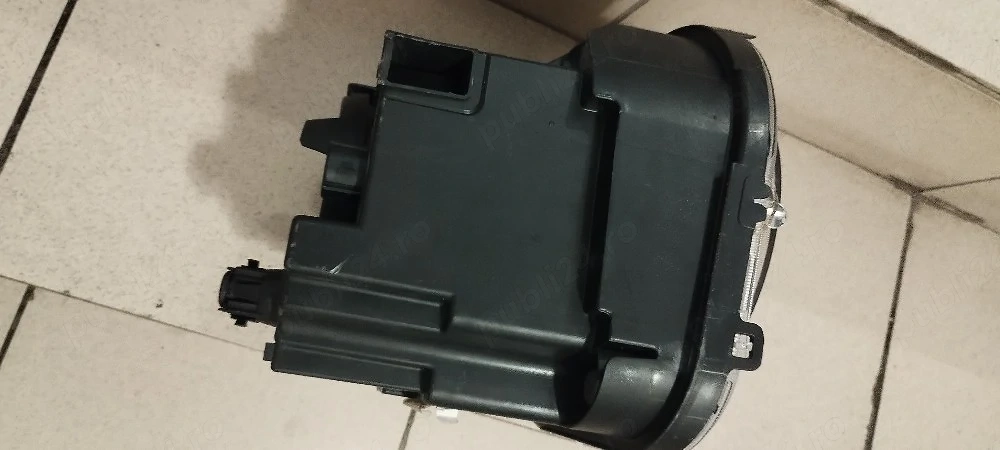 Far stanga Jeep Renegade 