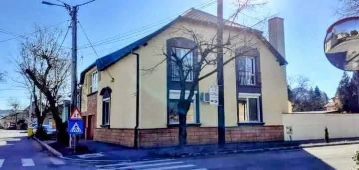 Vind sau schimb casă in cartierul funcționarilor 