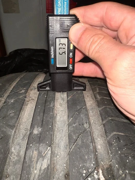 Vând două anvelope Continental 225:45/17