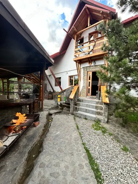 Pensiune, 2 corpuri, ciubar, restaurant si microferma, 600 mp, zona Babarunca 