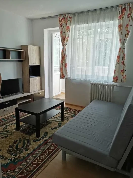 garsoniera trapezului-metrou 2 minute 1 decembrie