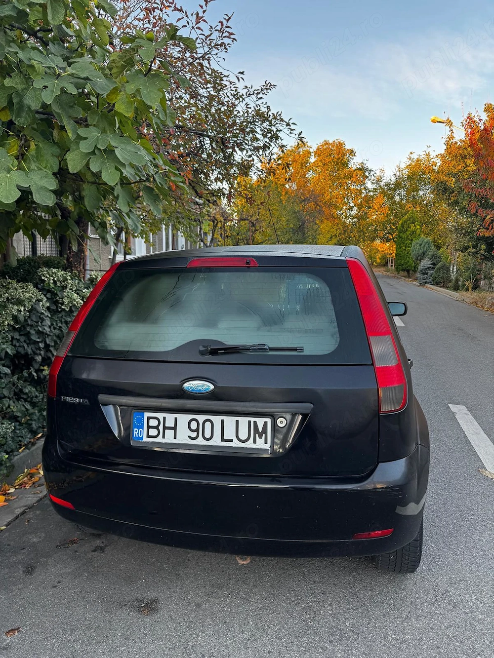 Vind Ford fiesta secahen cu 4 usi