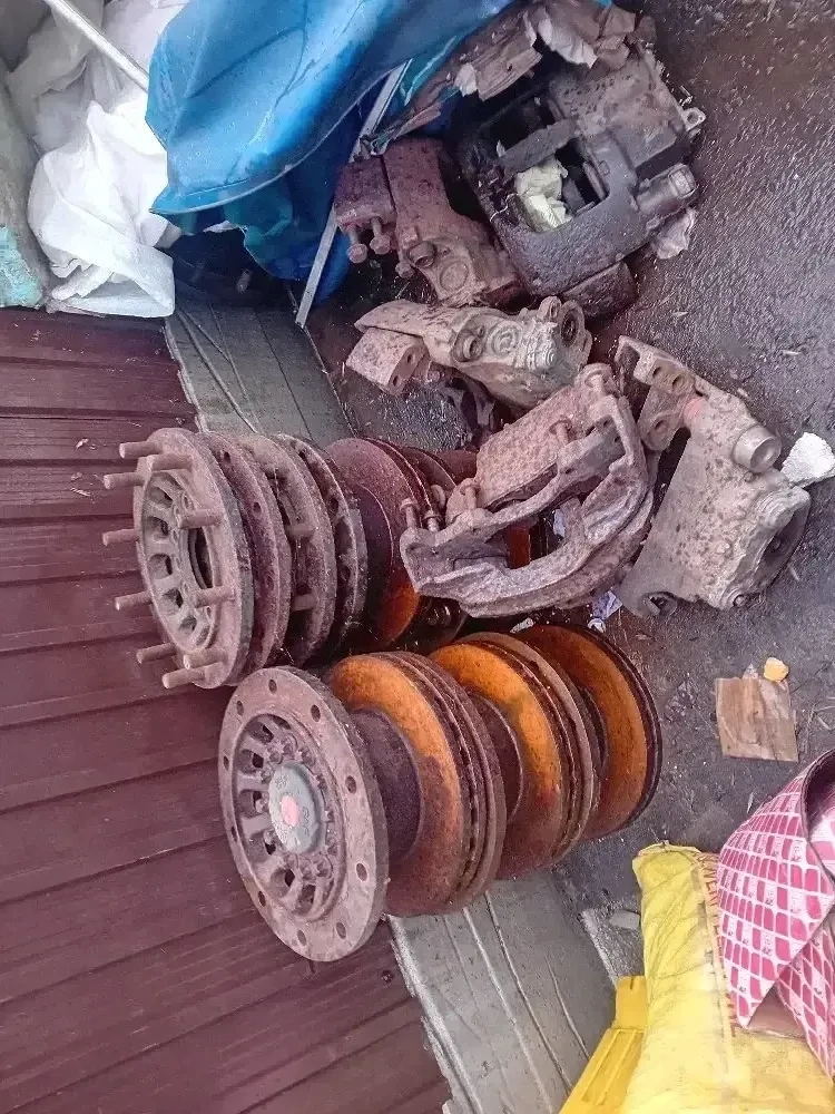 de vinzare diferite piese Daf Scania si diferite anvelope 40-80%uzura 