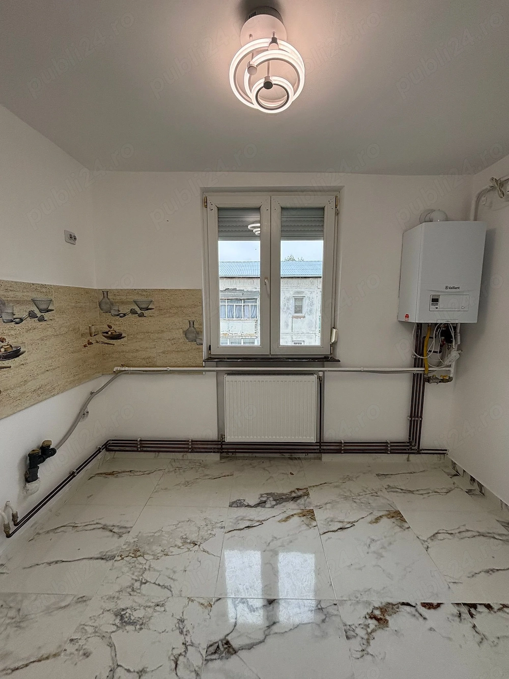 De vanzare apartament cu 2 camere și balcon, decomandate, 48.500 euro