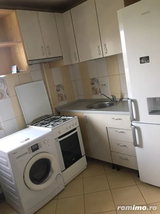 Inchiriez 1 camera decomandat in zona Centrala 