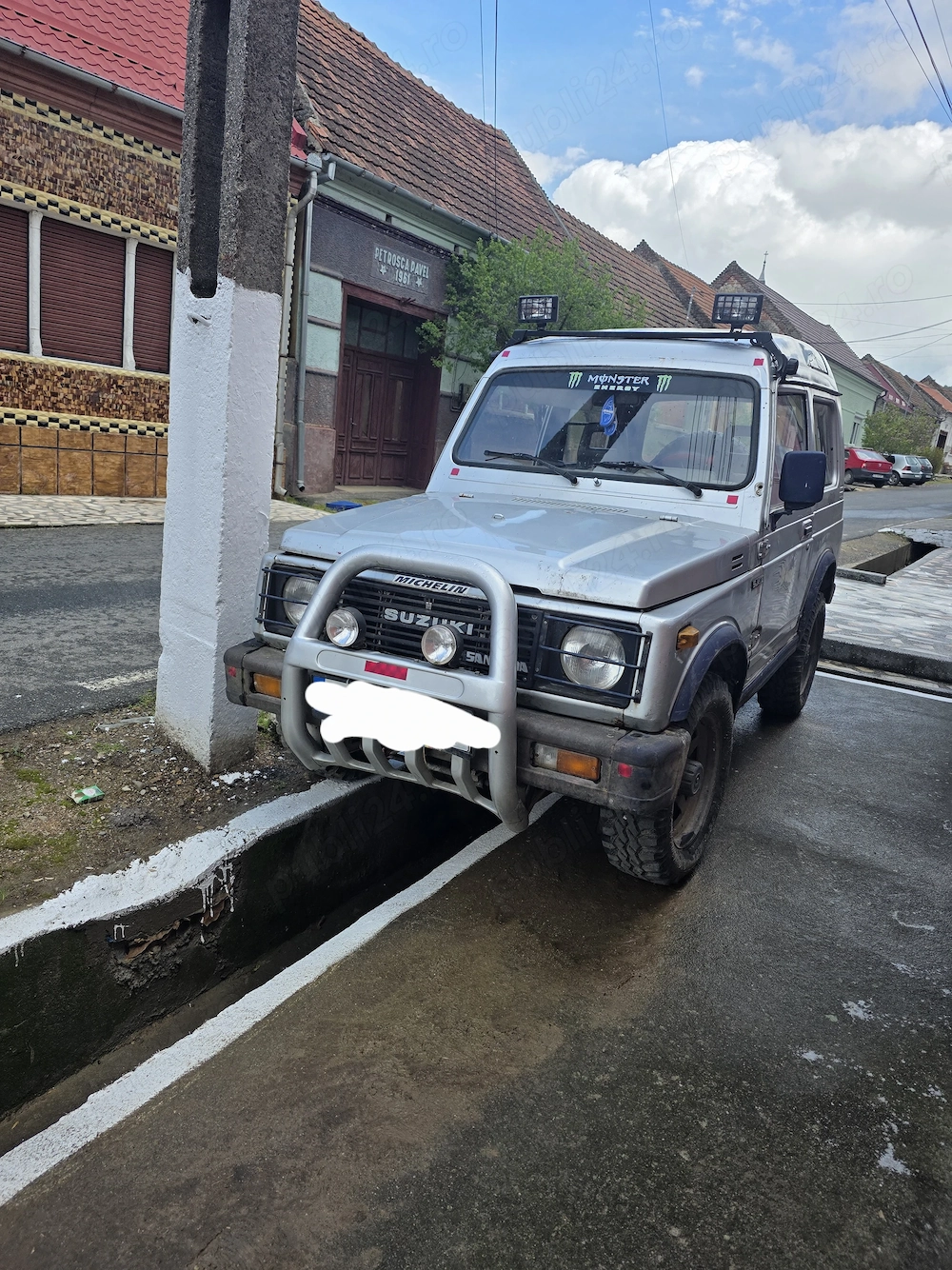 Vând Suzuki Samurai 1.3 4 4