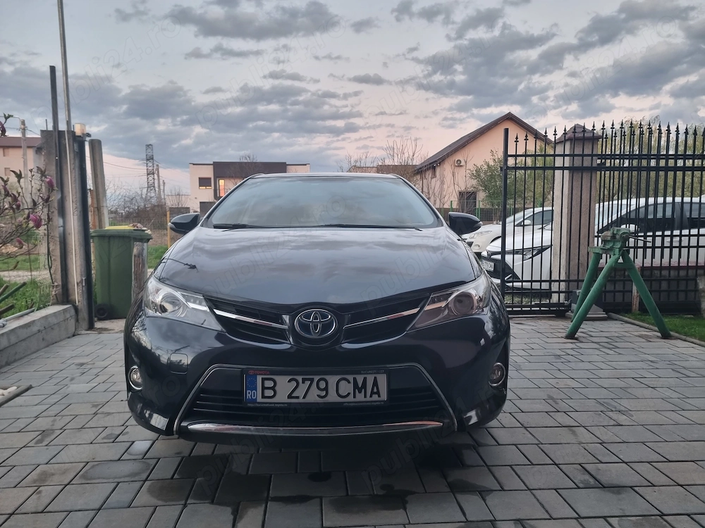 Toyota Auris, hybrid, 2015, 137013 km