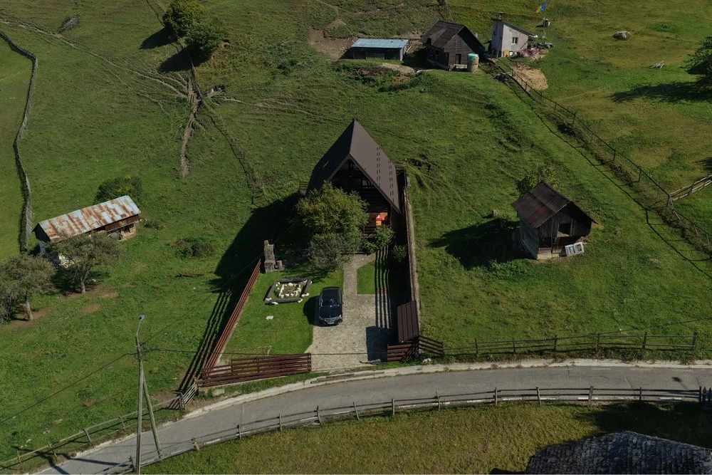    Cabană Dâmbovicioara | Piatra Craiului | Business Booking activ | 325.000  