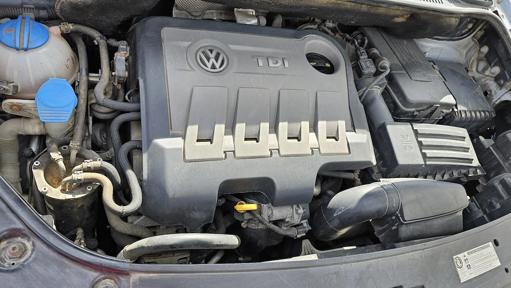 Vand VW Touran 1.6 TDI, 2015, Inmatriculat, 215.000 km, pret 7.200 Euro