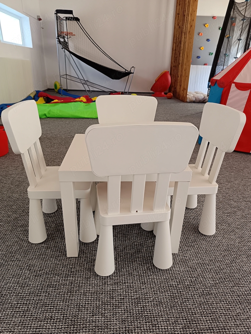Masa MAMMUT Ikea alba pt copii cu 4 scaune