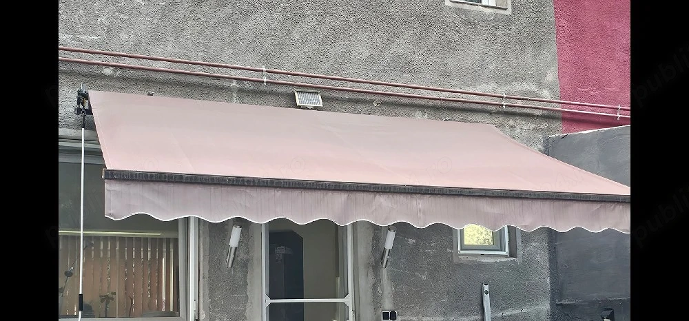 Copertină retractabilă