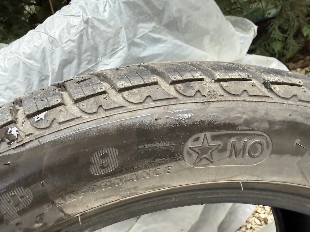 Set 4 Anvelope Iarnă Goodyear UltraGrip Performance 8 | 245/45 R18 ★ MO