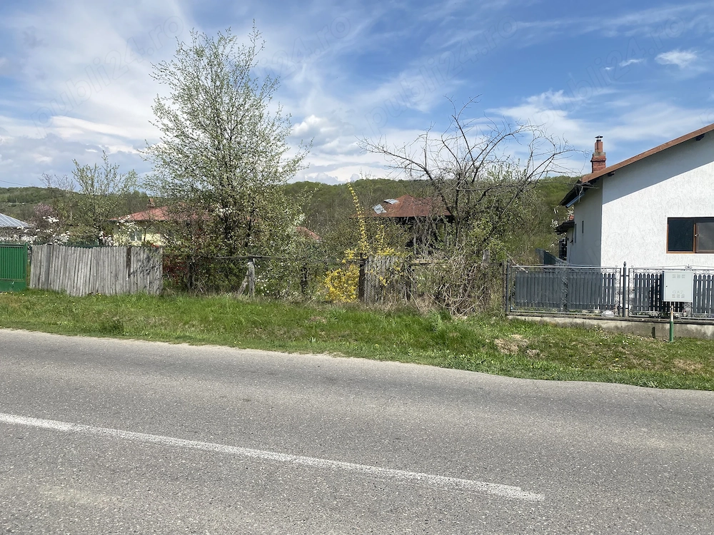 Vând teren intravilan