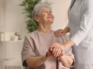 Îngrijire persoane vârstnice în regim intern