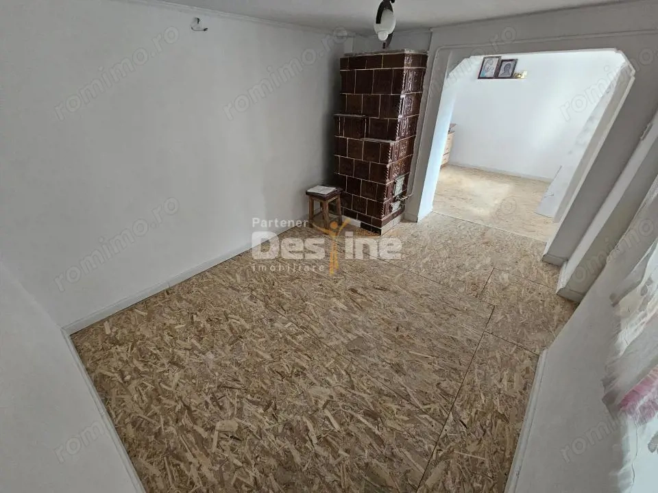 Casă individuală 2 camere + anexă in construcție - 250 mp teren - Bârlad 