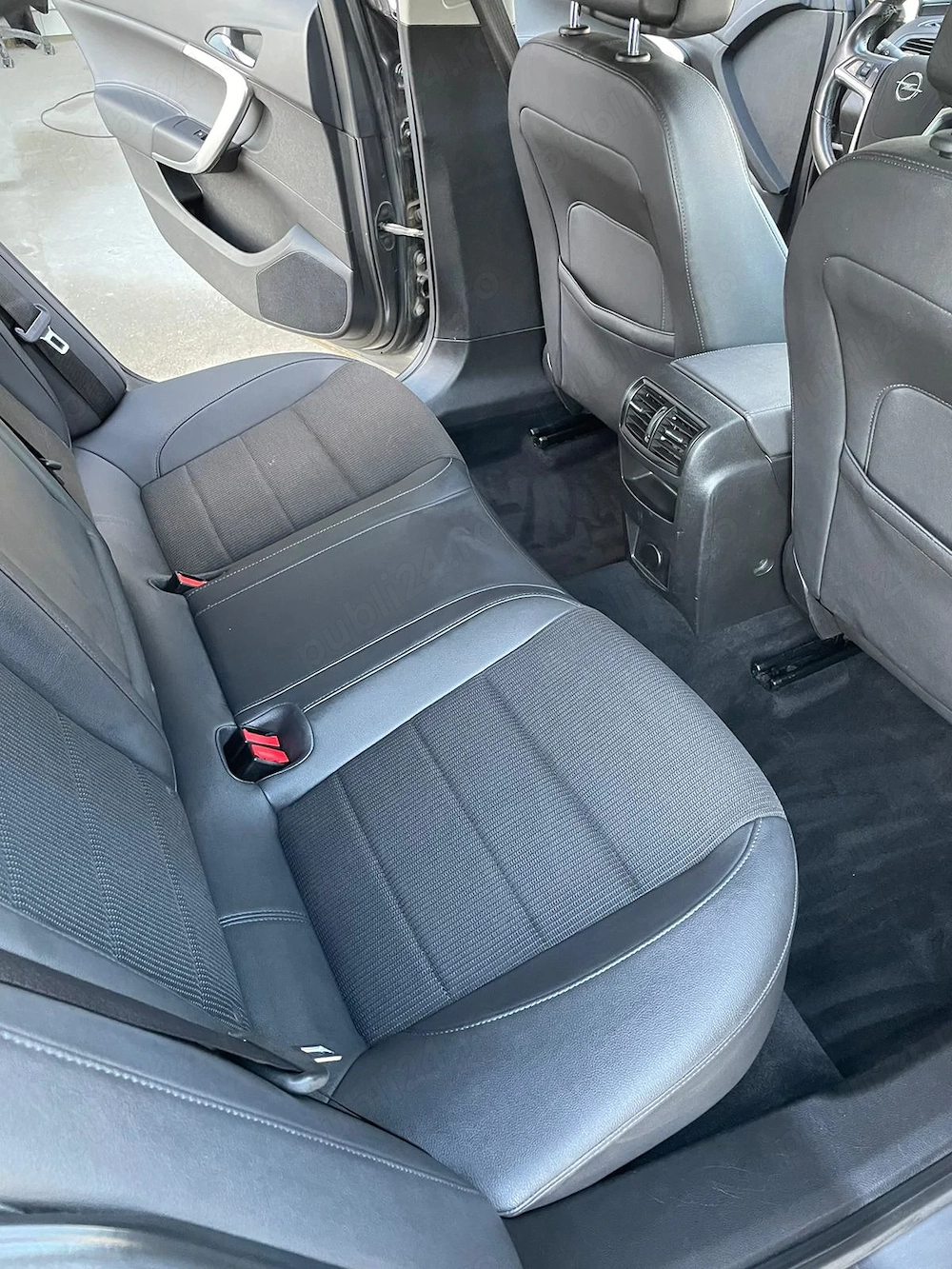 Vând mașina impecabila 