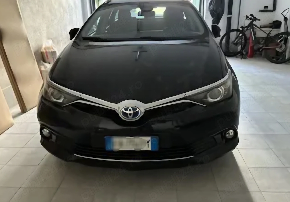 Toyota Auris 1.8 hibryd cu 155.000 km!